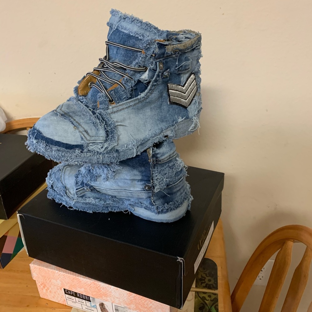 Boots - Picture 2 of 4